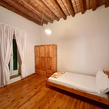 Garden View Traditional House Appartement Trypiti